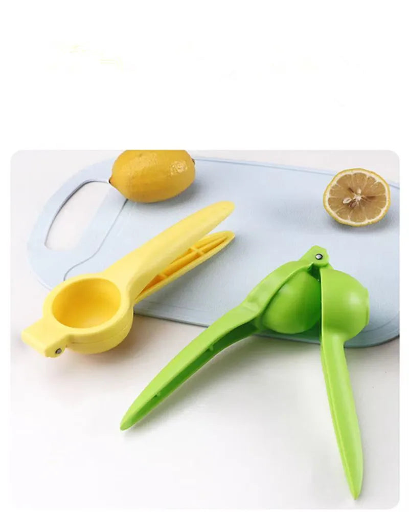 Portable and practical manual lemon juicer, kitchen tool manual orange juice juicer, mini juicer