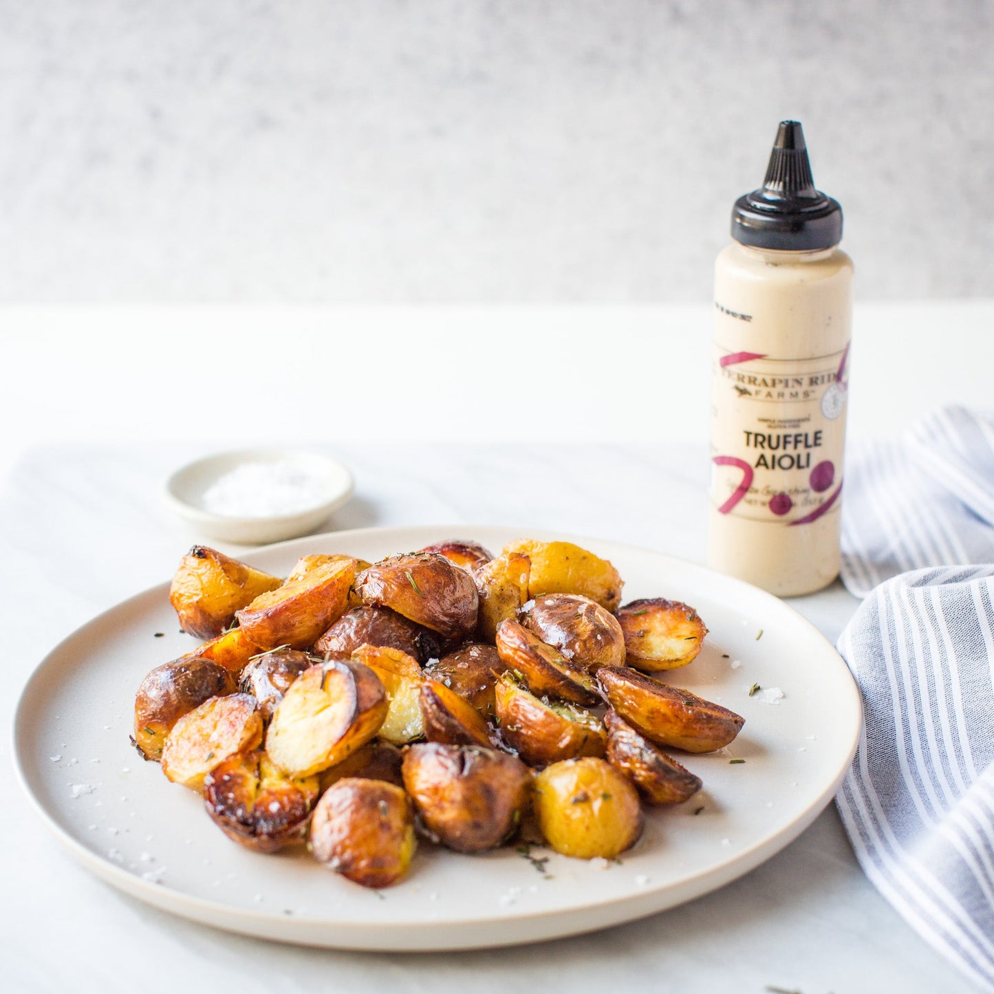 Truffle Aioli Garnishing Squeeze - 8 oz