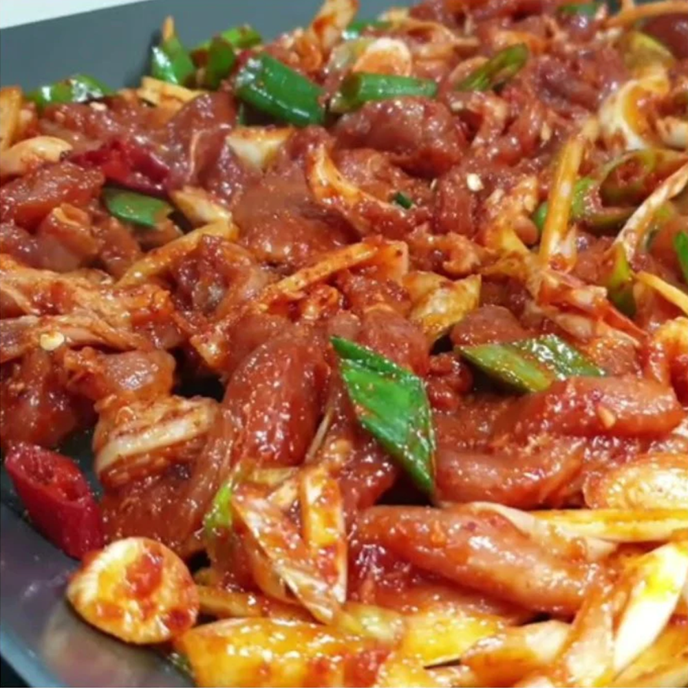 Cconma Maeun Dwaeji Bulgogi (Boneless Pork With Spicy Sauce)