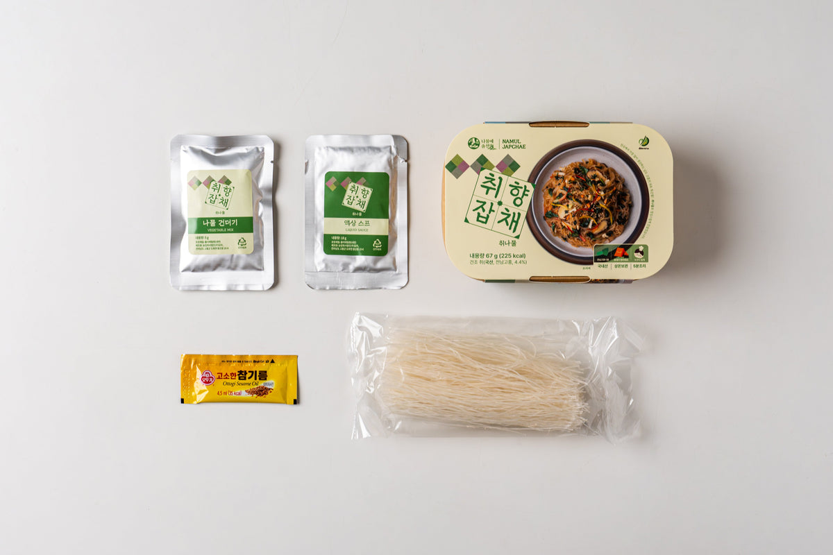 Damwoo Chwihyang Japchae: Instant Korean Glass Noodles with Chinamul (67g / 2.36oz)[담우] 취향잡채 - 취나물 67g
