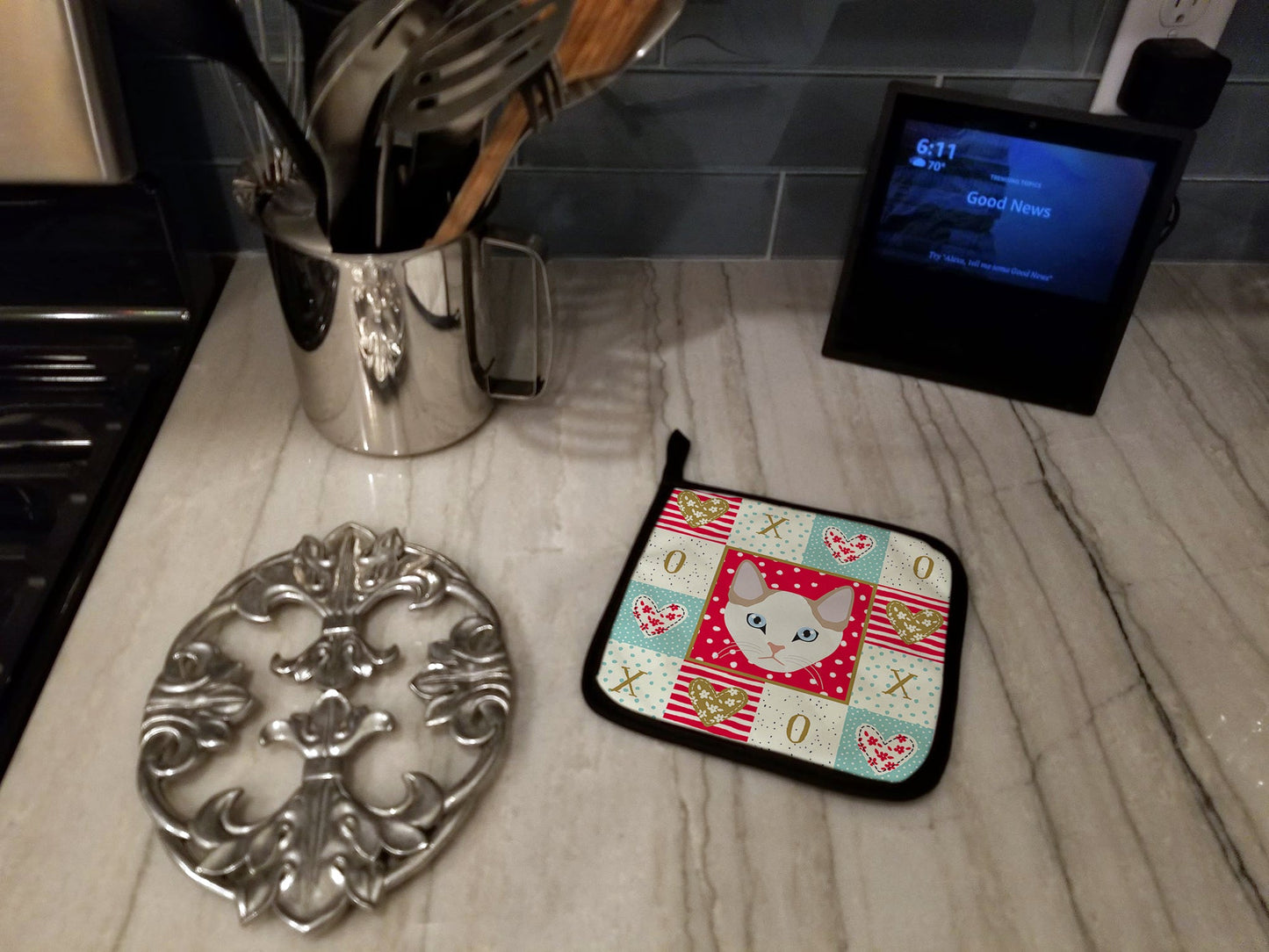 Korean Bobtail Cat Love Pot Holders - Set of 2 - Heat-Resistant Kitchen Essentials CK5125PTHD
