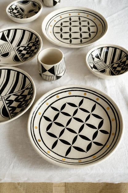 Hand Painted Stoneware Salad Plate: Heritage Collection