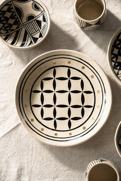 Hand Painted Stoneware Salad Plate: Heritage Collection