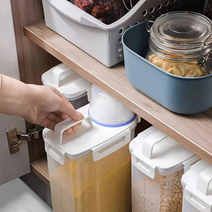 1PC sealed storage container 2.5L portable food storage box with lid suitable for storing grains, flour, rice in the kitchen