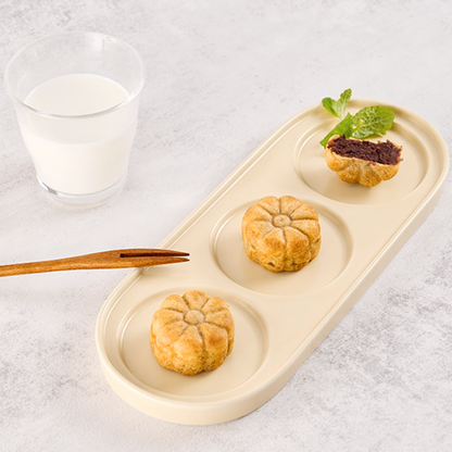 Guk Hwa Ppang (Chrysanthemum bread with red bean)