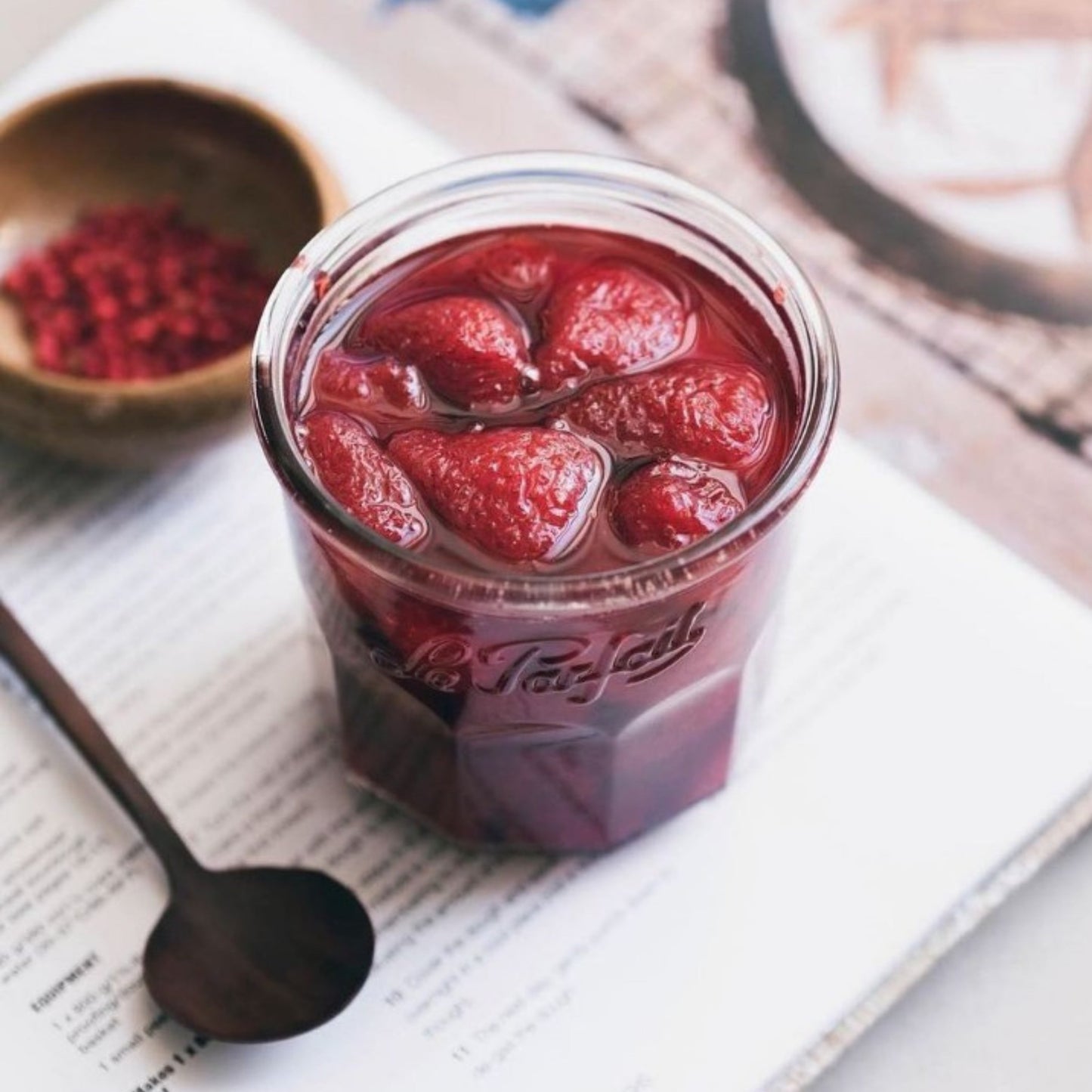 Le Parfait Jam Pots, French Glass Pots with Snap-On Covers for Jam and Jelly